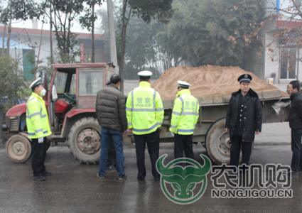 【陕西】高新：开展警监联合执法 确保农机安全生产