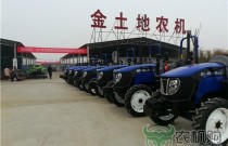雷沃阿波斯24台套拖拉机农机具交付用户