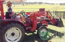 雷沃拖拉机畅销澳大利亚休闲农场