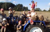 雷沃拖拉机给乌克兰农民带来丰收的喜悦