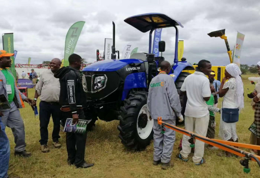 雷沃闪耀赞比亚农机展 赞比亚总统“接见”雷沃拖拉机